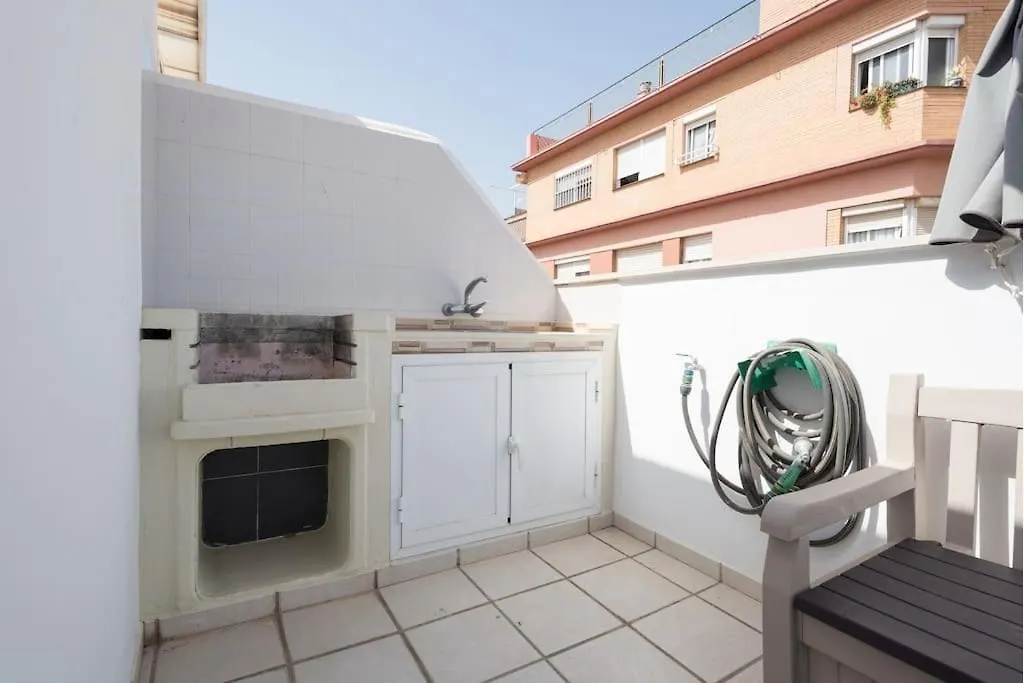 Sunburn, Aqui Hay Quien Viva Apartment Malaga Spain