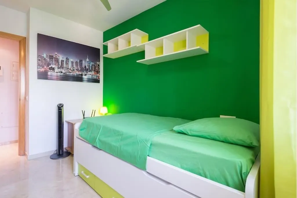 Sunburn, Aqui Hay Quien Viva Apartment Malaga